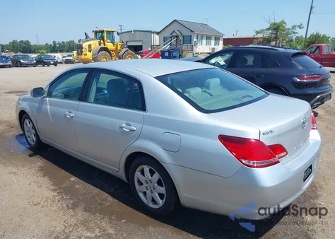 2005 Toyota Avalon Xl z USA, uszkodzony, nr VIN 4T1BK36B15U009167